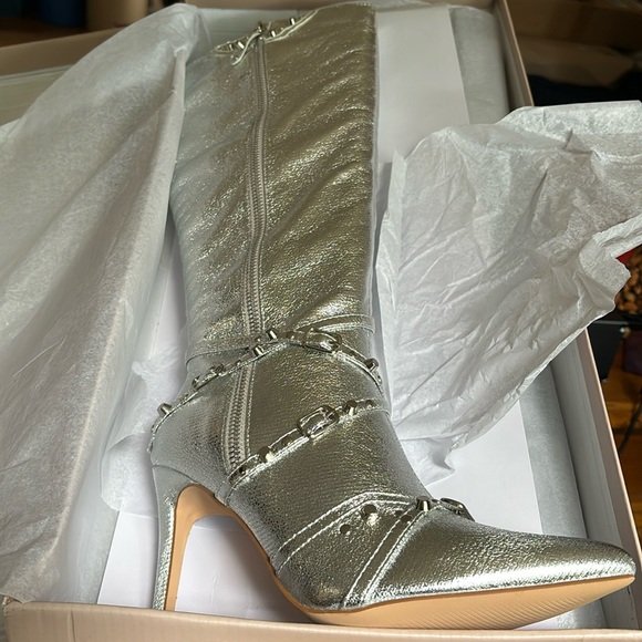 NIB Silver Knee High Boots 6 - Picture 9 of 16